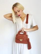 Załaduj obraz do przeglądarki galerii, Lili Women&#39;s Crochet Handbag
