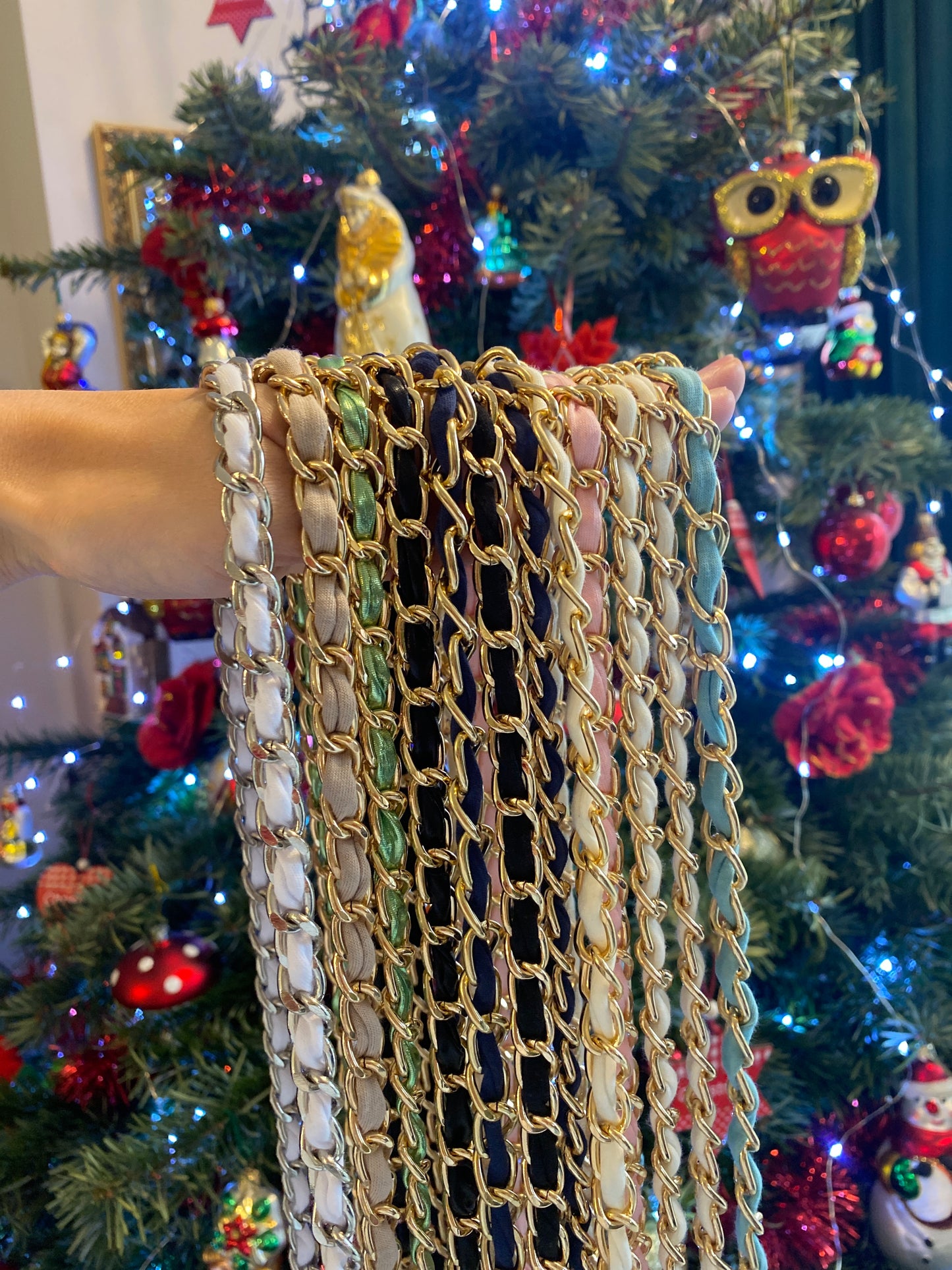Chain with yarn