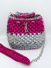 Załaduj obraz do przeglądarki galerii, Anna Lux Detail Bucket Tote Bag
