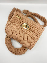 Załaduj obraz do przeglądarki galerii, Lili Women&#39;s Crochet Handbag
